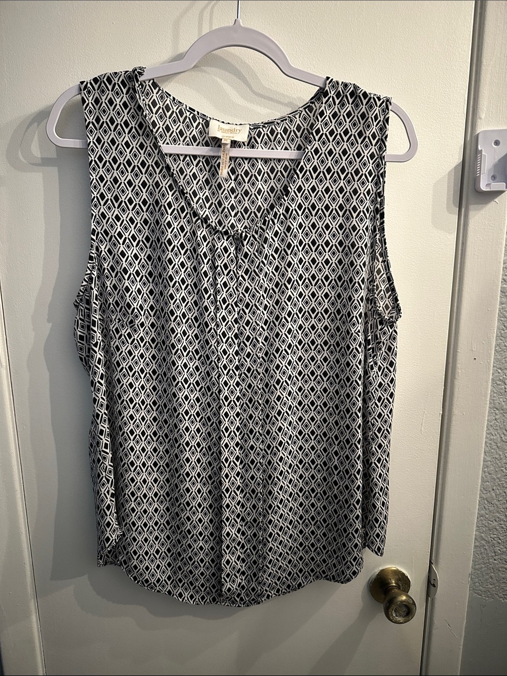 Laundry by Shelli segal  - Black & White Geometric Sleeveless Tank Top
